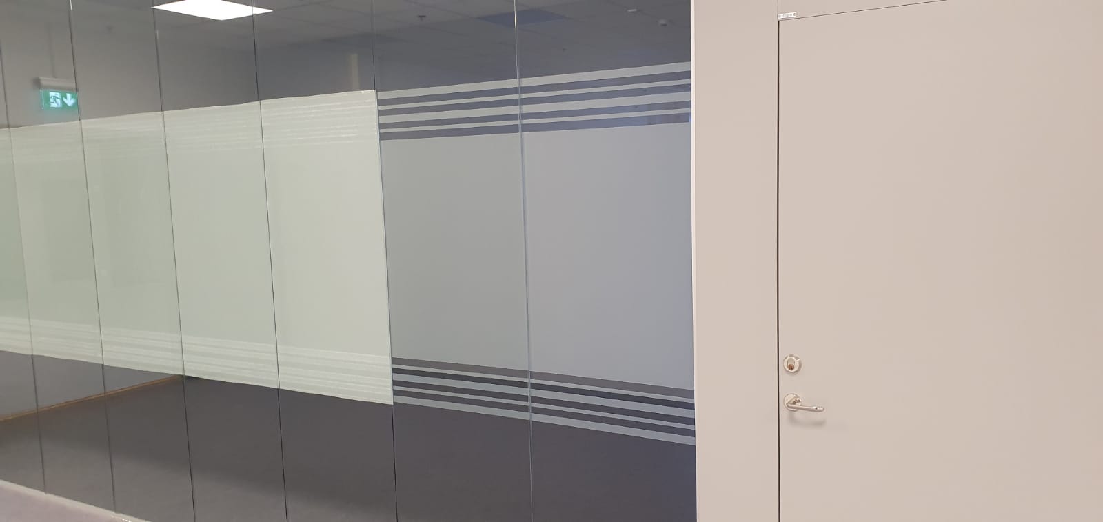 Insynsskydd och kontrastmarkering — ATEA, Malmö